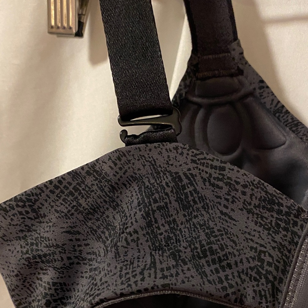 Berlei Textured Black Bra - Picture 7 of 10